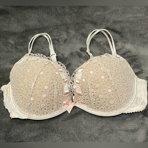 Victoria’s Secret Push Up Bra - Like New 36C